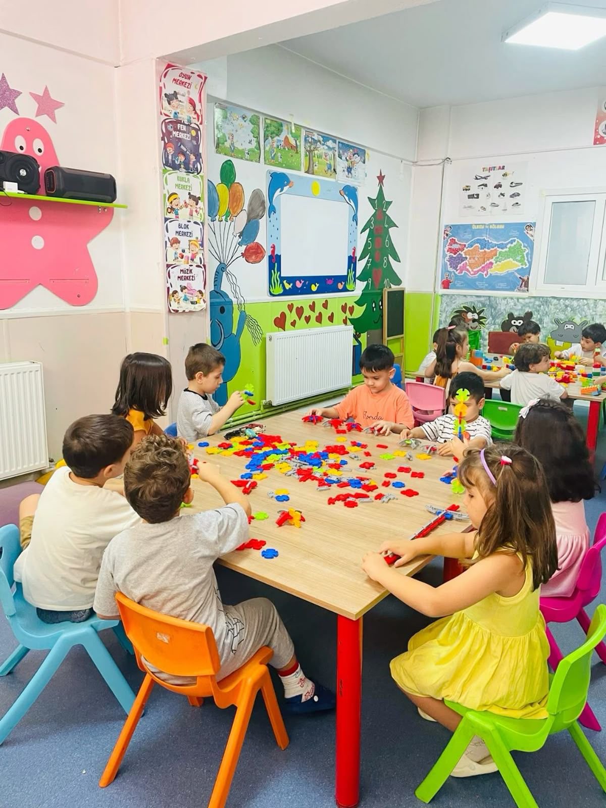 Luajmë dhe këndojmë